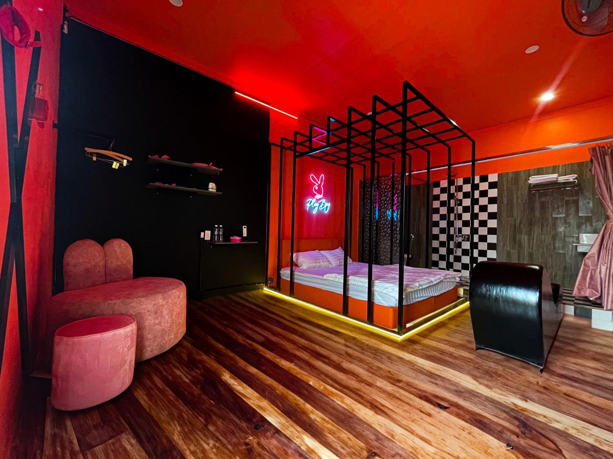 Couple Hotel - Khach San Tinh Yeu Buon Ko Sir ภายนอก รูปภาพ