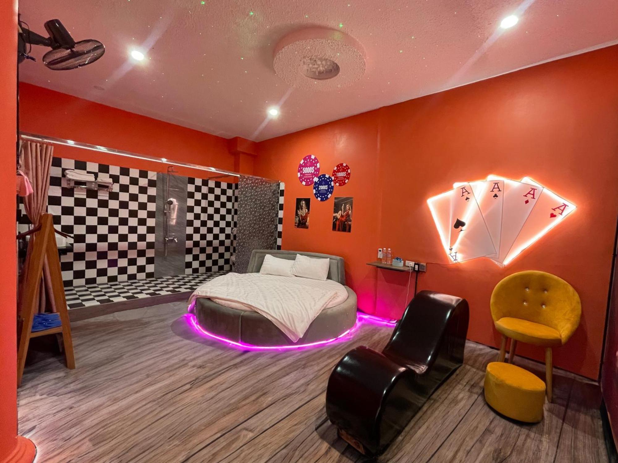 Couple Hotel - Khach San Tinh Yeu Buon Ko Sir ภายนอก รูปภาพ